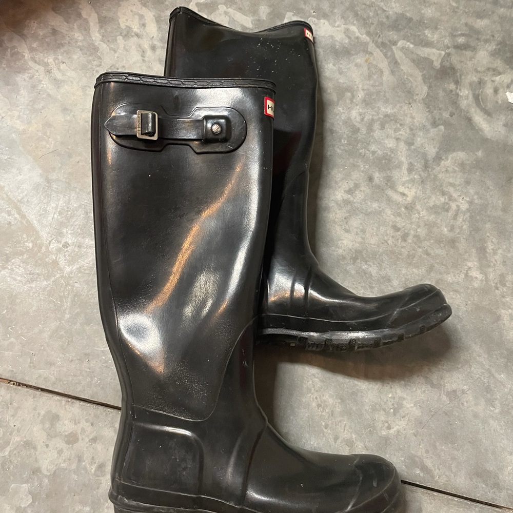 black hunter boots